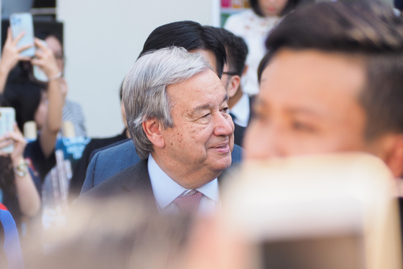 Tổng Thư ký Liên Hợp Quốc António Guterres quan sát các tiết mục tại DAV Club Fair.