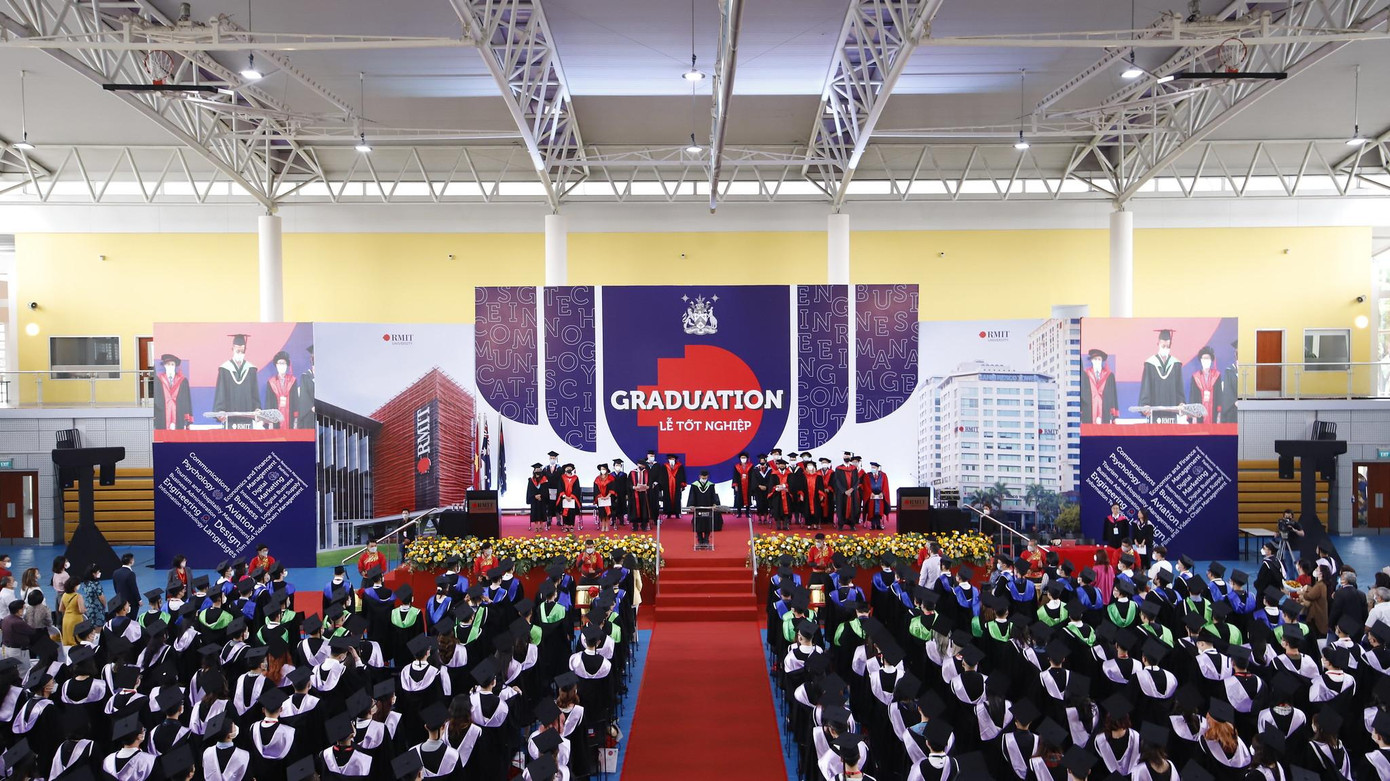 Tân khoa khoá 2022 Đại học RMIT tự hào tốt nghiệp tại cơ sở Nam Sài Gòn của trường. Tân khoa khoá 2022 Đại học RMIT tự hào tốt nghiệp tại cơ sở Nam Sài Gòn của trường.