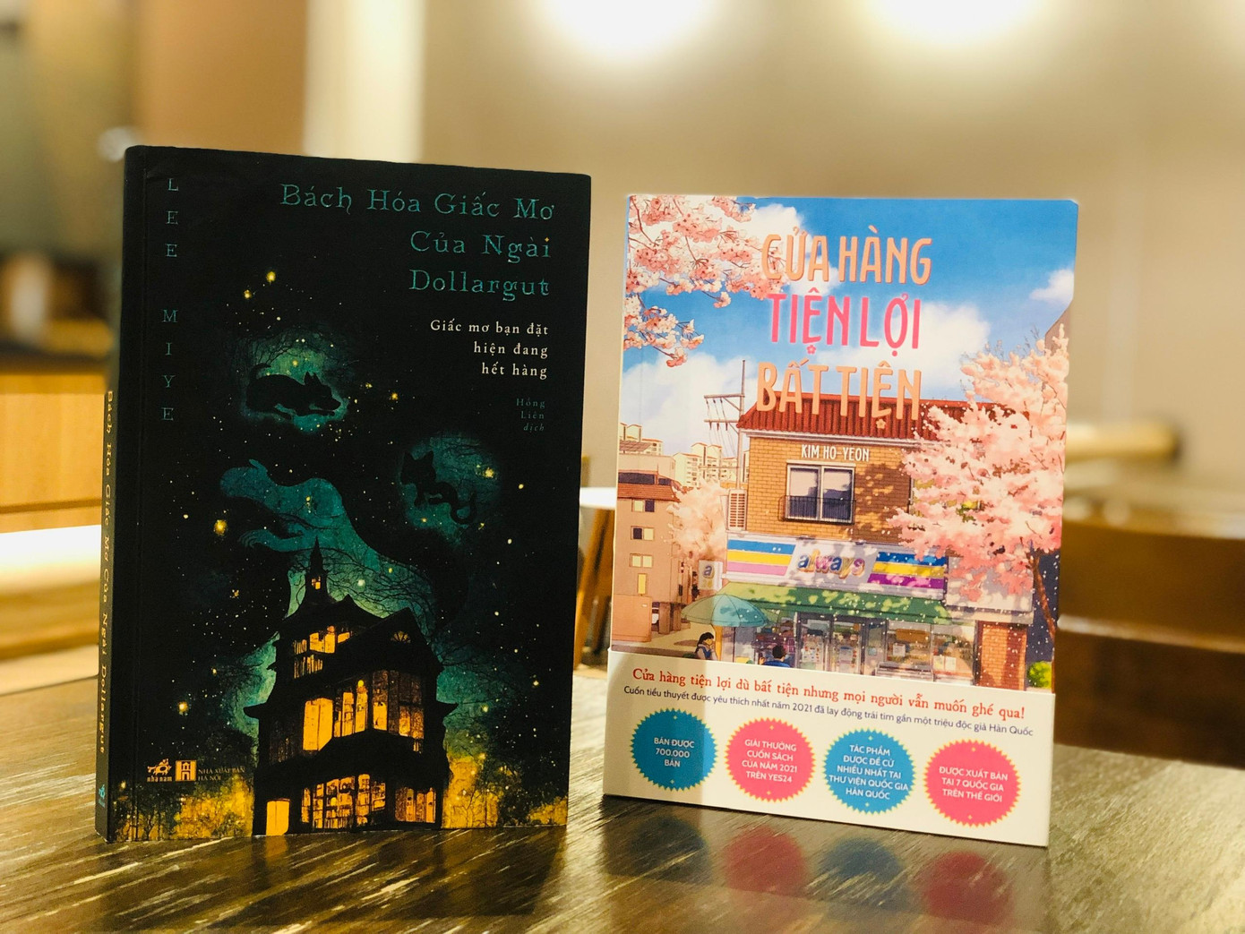 Hai cuốn sách bán chạy nhất thuộc dòng sách đang tạo nên cơn sốt “Tiểu thuyết chữa lành” của Hàn Quốc đã có phiên bản tiếng Việt.