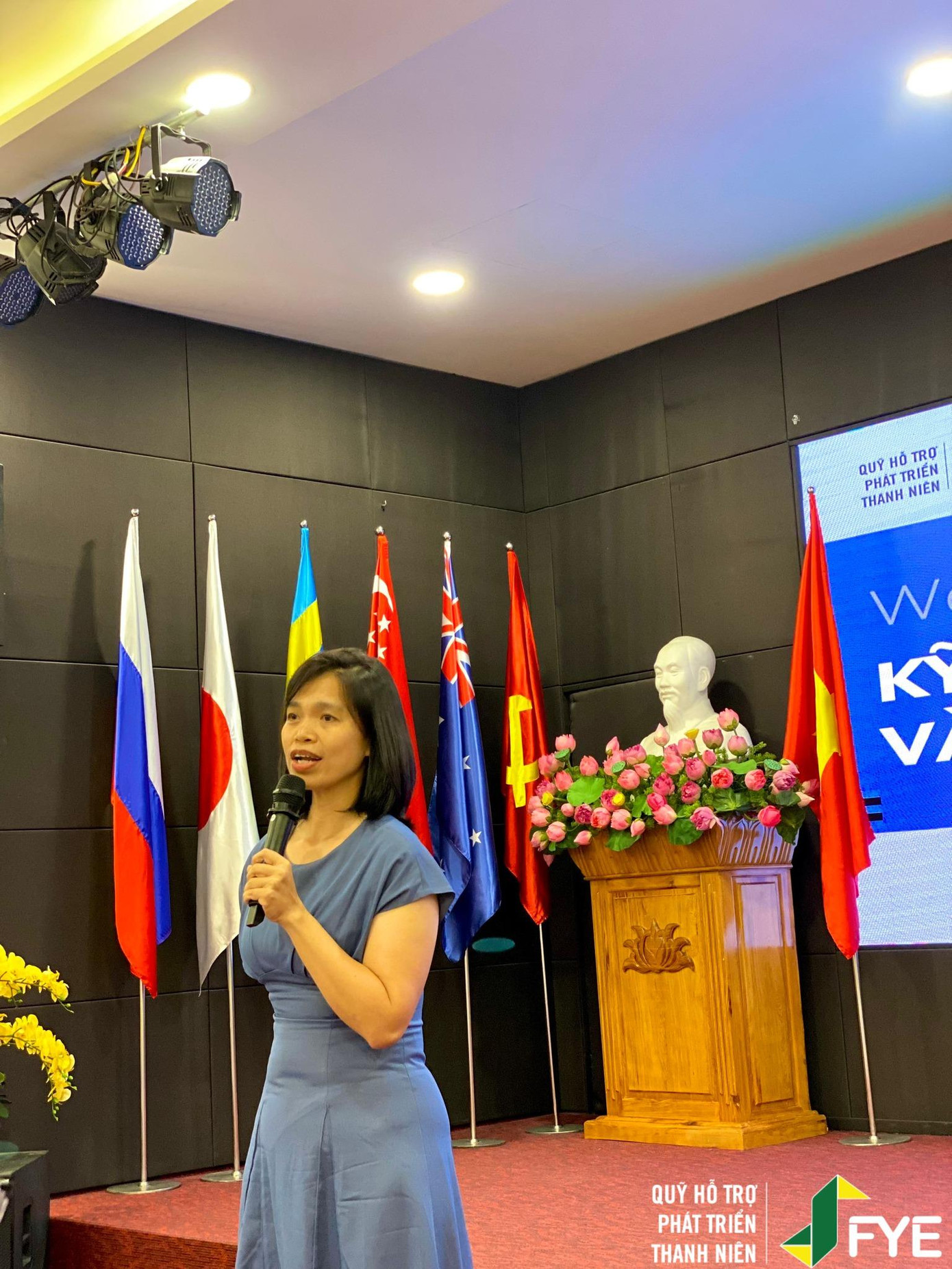 Diễn giả Nguyễn Cẩm Chi chia sẻ trong Workshop với chủ đề “Kỹ năng phỏng vấn và viết CV”. Diễn giả Nguyễn Cẩm Chi chia sẻ trong Workshop với chủ đề “Kỹ năng phỏng vấn và viết CV”.