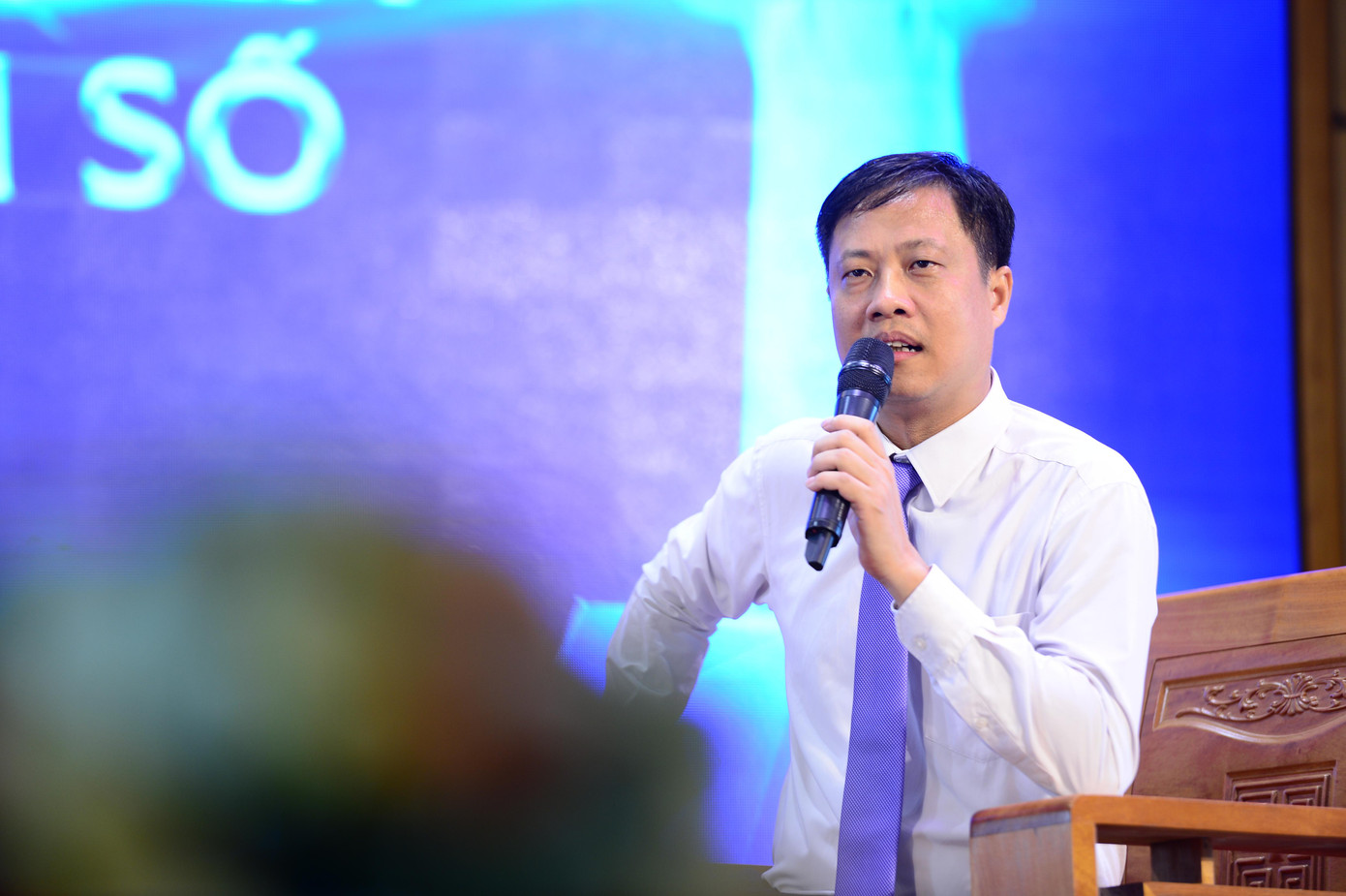 Tiến sĩ Trần Bá Kiên –Hiệu trưởng trường Cao đẳng Dược Trung ương Hải Dương giao lưu với sinh viên.