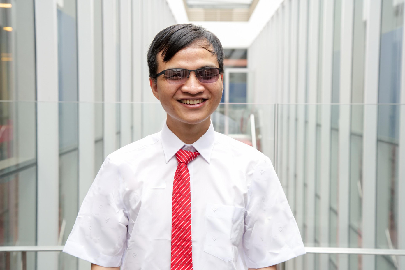 Nguyễn Thành Vinh đưa ra sáng kiến thành lập ScriVi - cung cấp dịch vụ chuyển âm thanh thành chữ viết cho các nhà nghiên cứu, nhà báo và các khách hàng khác. (ScriVi có các thành viên là người khiếm thị)