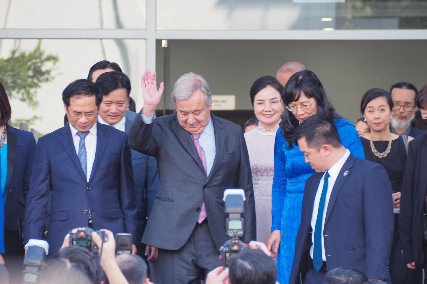 Tổng Thư ký Liên Hợp Quốc António Guterres trên đường đến với chương trình đối thoại.