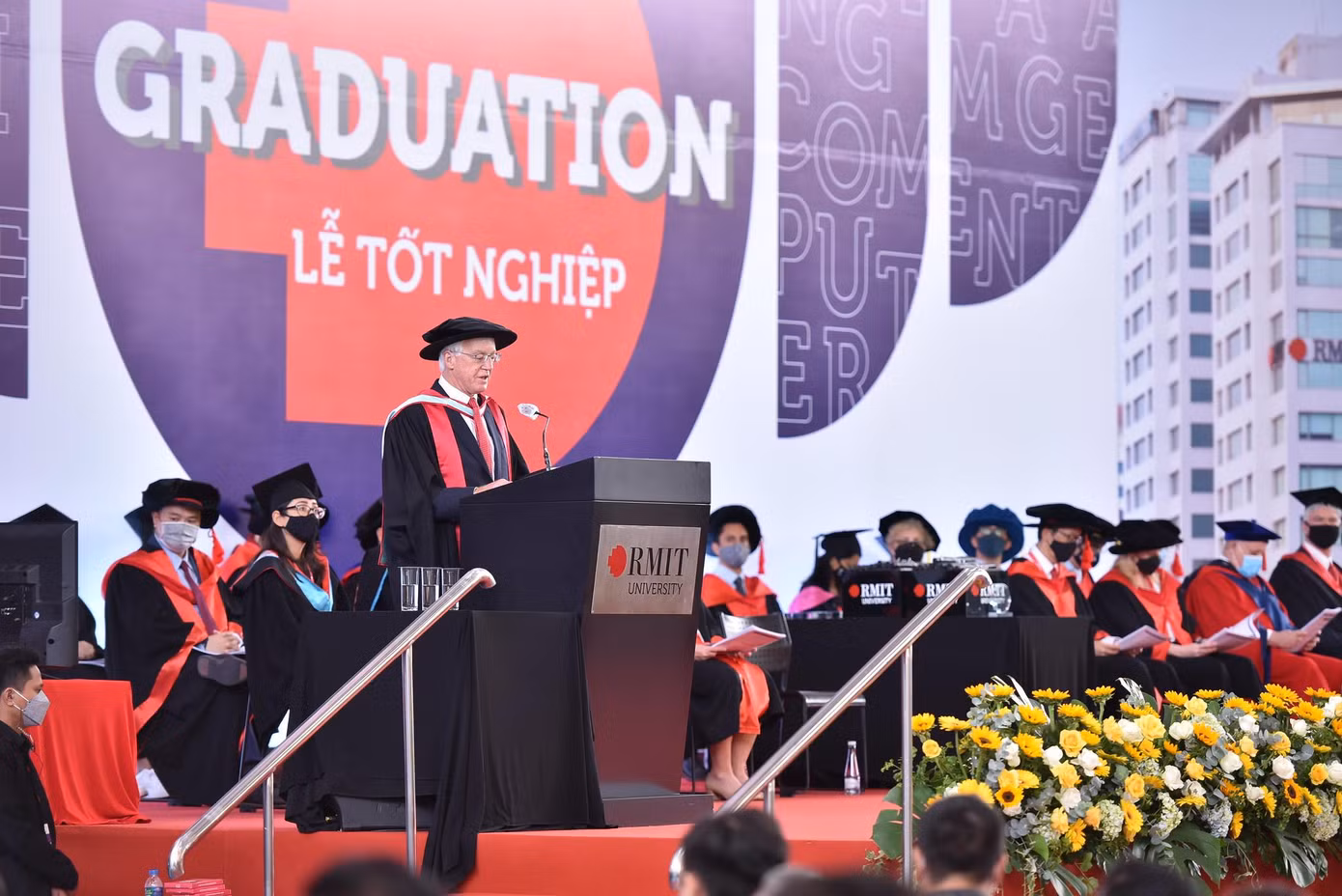 Chủ tịch Đại học RMIT Việt Nam chia sẻ: “RMIT tự tin rằng chúng tôi đã và đang trang bị cho sinh viên kỹ năng, kiến thức và các mối quan hệ các bạn cần để thành công – ngay cả bên ngoài cánh cổng nhà trường”.