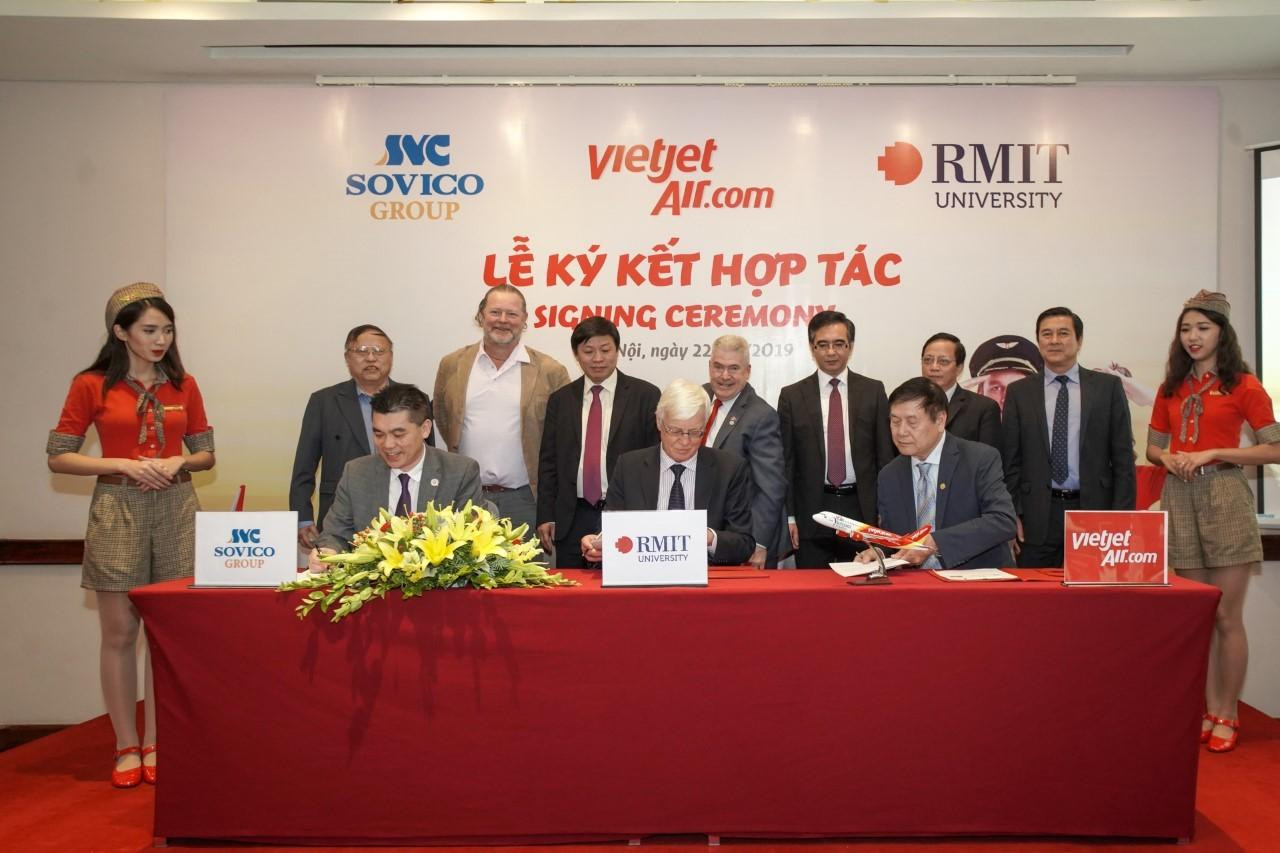 Năm 2019, Đại học RMIT, Tập đoàn Sovico và Hãng hàng không Vietjet đã thiết lập quan hệ hợp tác chiến lược nhằm nâng cao chất lượng nhân lực Việt Nam trong lĩnh vực hàng không, quản trị và kỹ thuật.