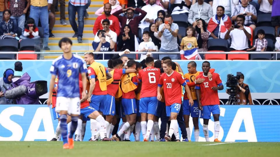 Nhật Bản bất ngờ thất trận trước Costa Rica, mở ra cơ hội cho Đức. (Ảnh: Sporting News)