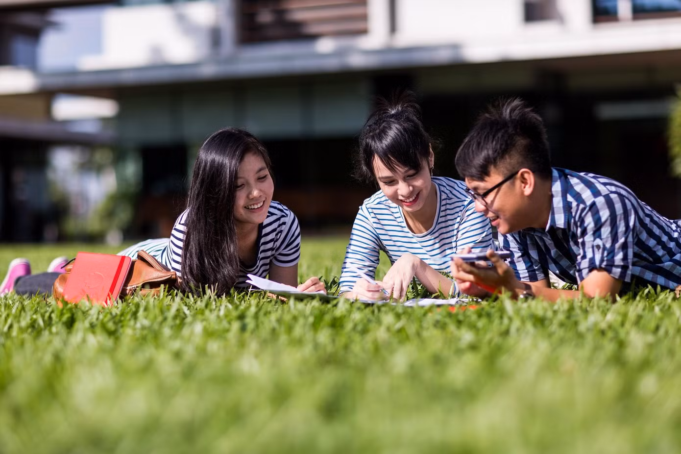 Hạn cuối nộp hồ sơ học bổng RMIT năm nay là ngày 8/7/2022, trừ học bổng cho các chương trình thạc sĩ và cho sinh viên quốc tế được xét duyệt theo học kỳ.