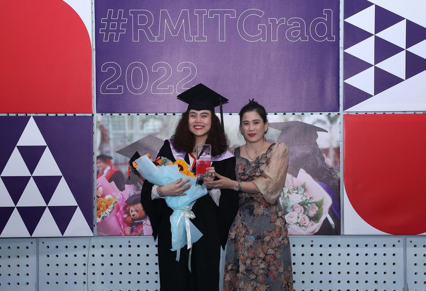 Với sự hỗ trợ bằng cả tấm lòng của mẹ, Lê Nguyễn Hoàng Yến đã phát triển rực rỡ cả về học thuật và chuyên môn trong thời gian tại RMIT.