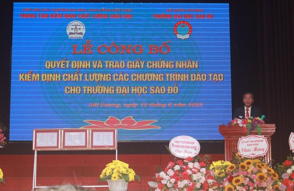 NGND.TS Đinh Văn Nhượng – Bí thư Đảng ủy, Hiệu trưởng nhà trường phát biểu tại buổi lễ. NGND.TS Đinh Văn Nhượng – Bí thư Đảng ủy, Hiệu trưởng nhà trường phát biểu tại buổi lễ.