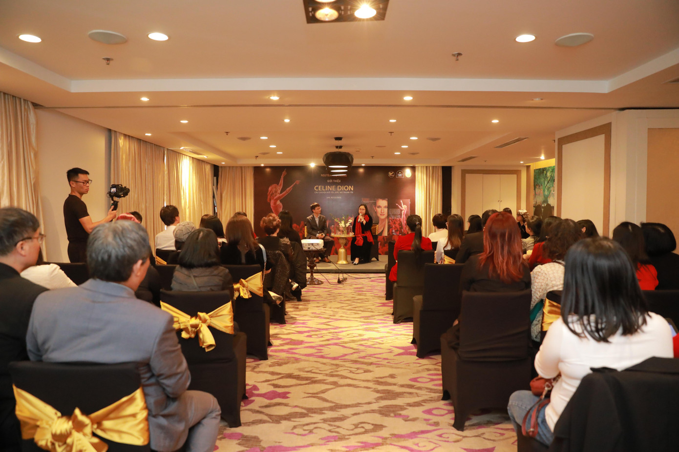 Chương trình được tổ chức tại Khách sạn Opera Hà Nội, mang đậm dấu ấn của văn hoá Pháp. Ca sĩ Celine Dion được sinh ra ở Québec - vùng nói tiếng Pháp của Canada. Chương trình được tổ chức tại Khách sạn Opera Hà Nội, mang đậm dấu ấn của văn hoá Pháp. Ca sĩ Celine Dion được sinh ra ở Québec - vùng nói tiếng Pháp của Canada.