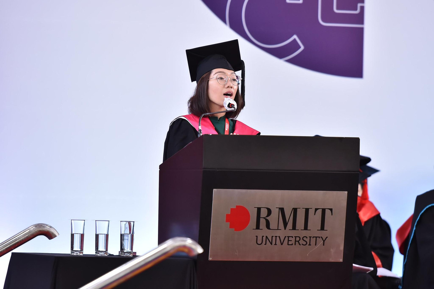 “Hãy nâng đỡ những người quanh ta để giúp họ trổ ra thành những đoá sen tươi đẹp của chính bản thân họ, như những gì cộng đồng RMIT đã làm cho chúng ta.” – Nguyễn Thanh Thảo, Sinh viên xuất sắc cơ sở Nam Sài Gòn. “Hãy nâng đỡ những người quanh ta để giúp họ trổ ra thành những đoá sen tươi đẹp của chính bản thân họ, như những gì cộng đồng RMIT đã làm cho chúng ta.” – Nguyễn Thanh Thảo, Sinh viên xuất sắc cơ sở Nam Sài Gòn.