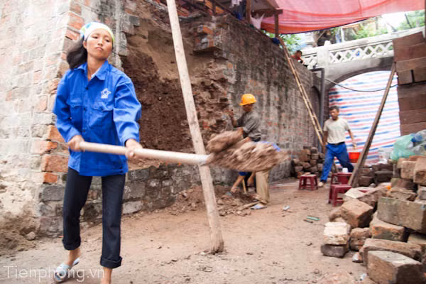 Toàn bộ số gạch đưa vào tu bổ được cho là gạch cổ lấy từ khu vực Thành cổ Thăng Long.
