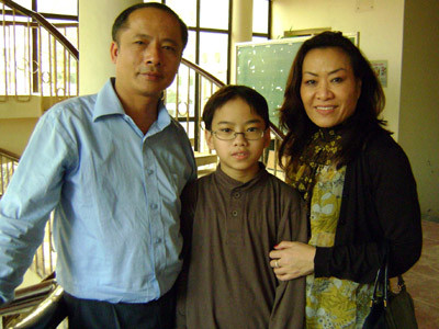 Nguyễn Việt Trung và bố mẹ
