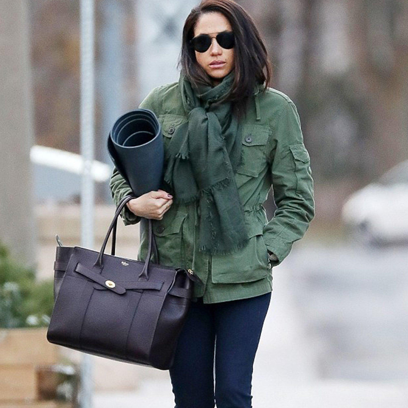 Đi tập Megan cũng mang chiếc túi này.