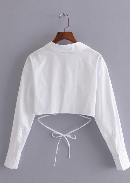 Đi chơi sương sương thôi thì chọn cổ tròn, có chút biến tấu nơi eo.