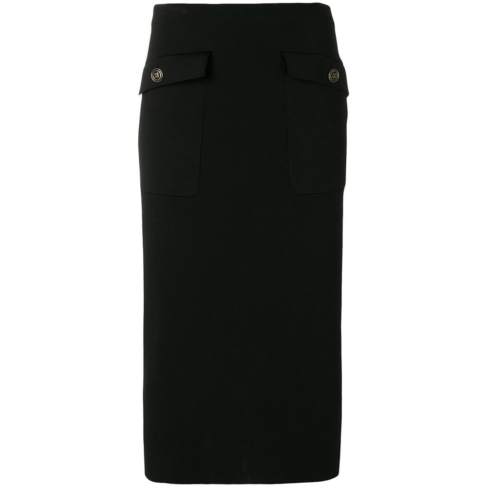 Dáng váy bút chì đen, lưng cao có đường xẻ nhẹ này là của Givenchy và Meghan đã mặc lại nhiều lần, có giá 1.590 USD (37,3 triệu đồng).