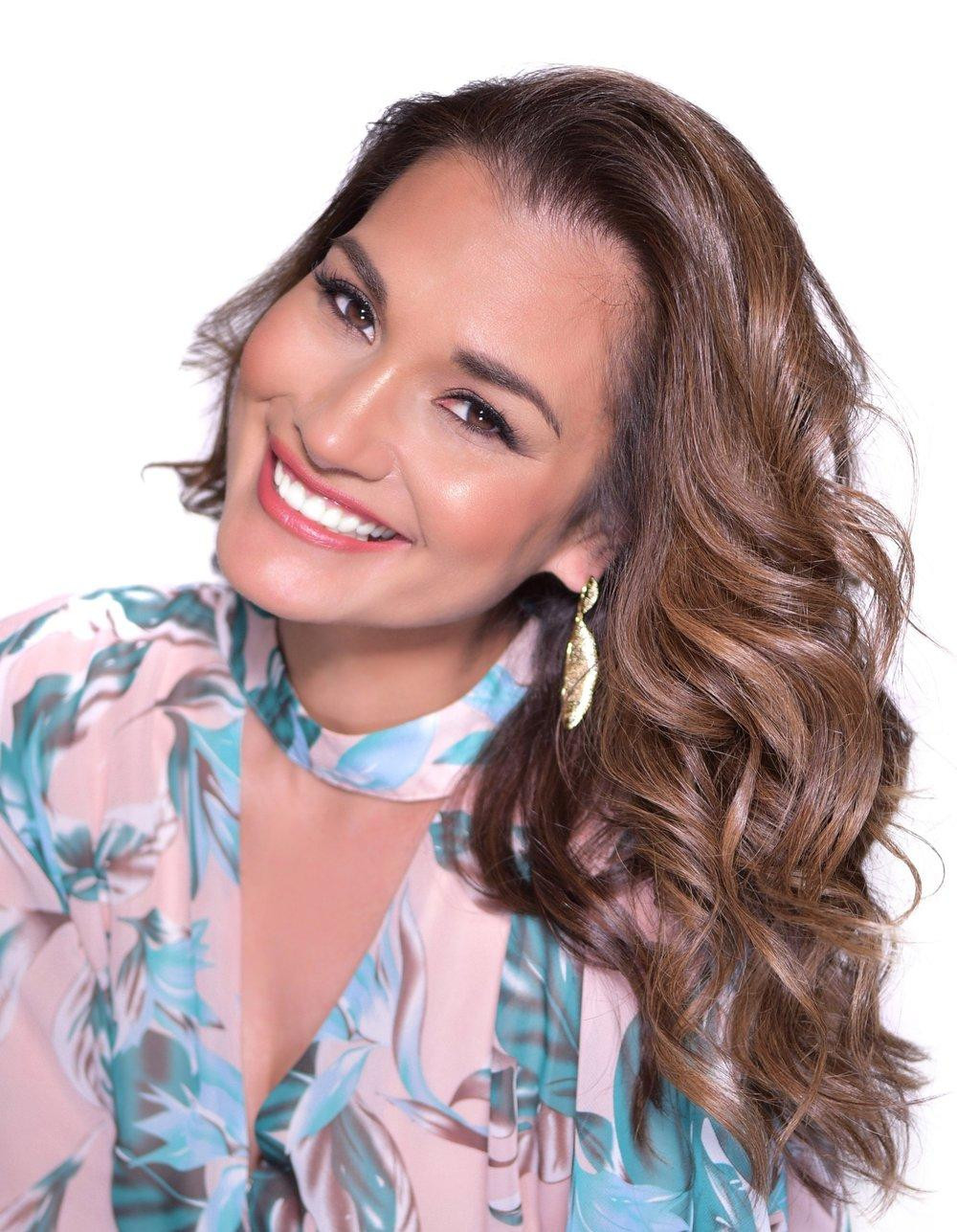 Brook Mahealani là trường hợp khi bạn có máu diễn hài nhưng đời bắt làm Hoa hậu. Brook Mahealani là trường hợp khi bạn có máu diễn hài nhưng đời bắt làm Hoa hậu.