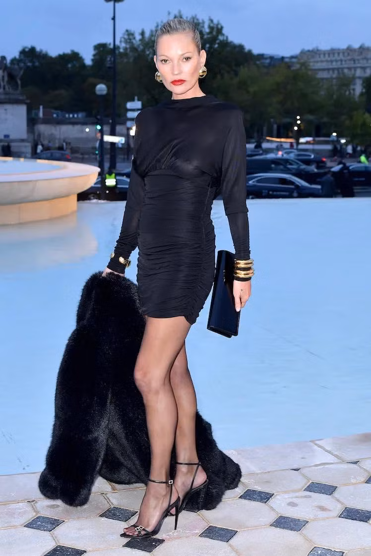 Xuất hiện ở hàng ghế đầu còn có siêu mẫu đình đám Kate Moss.