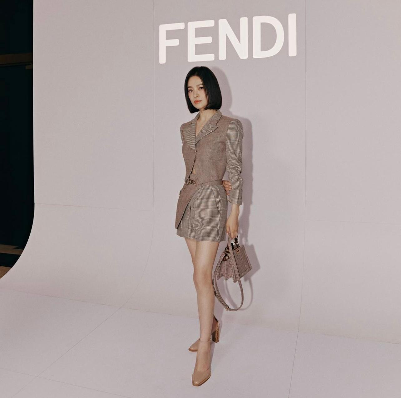 Thắt lưng bản mỏng giúp bạn cao hơn rất nhiều.