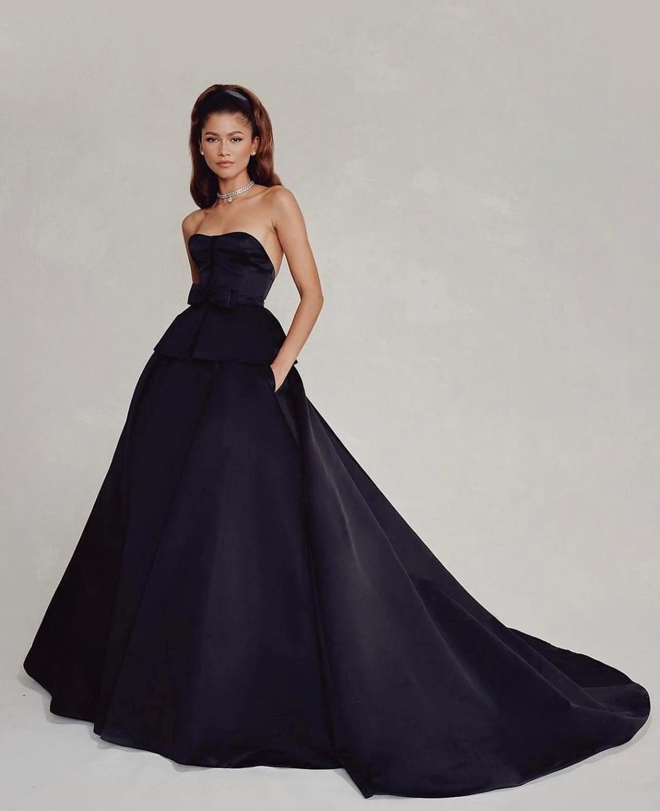 Đây là chiếc váy lộng lẫy và sang trọng ở mọi góc chụp.