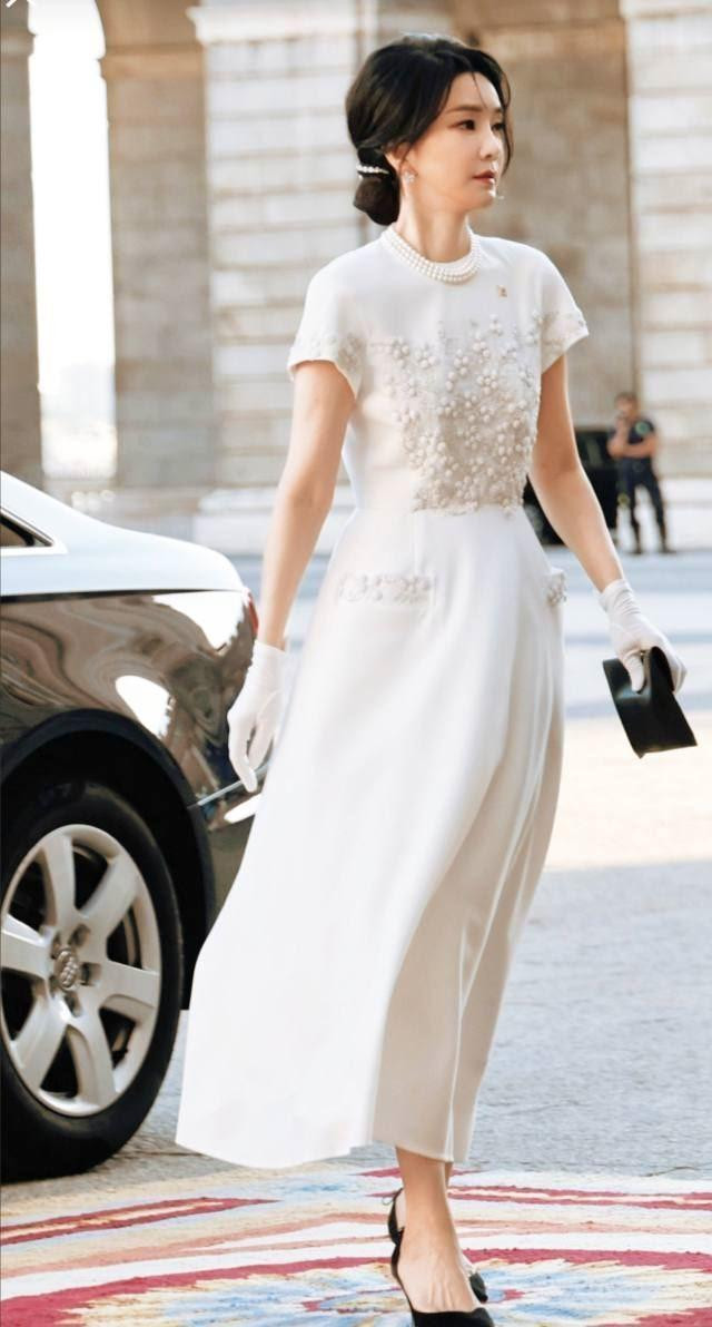 Chuỗi ngọc trai 3 vòng quy chuẩn cũng là công thức từng được cựu Đệ nhất phu nhân Mỹ Jackie Kennedy thường xuyên áp dụng.