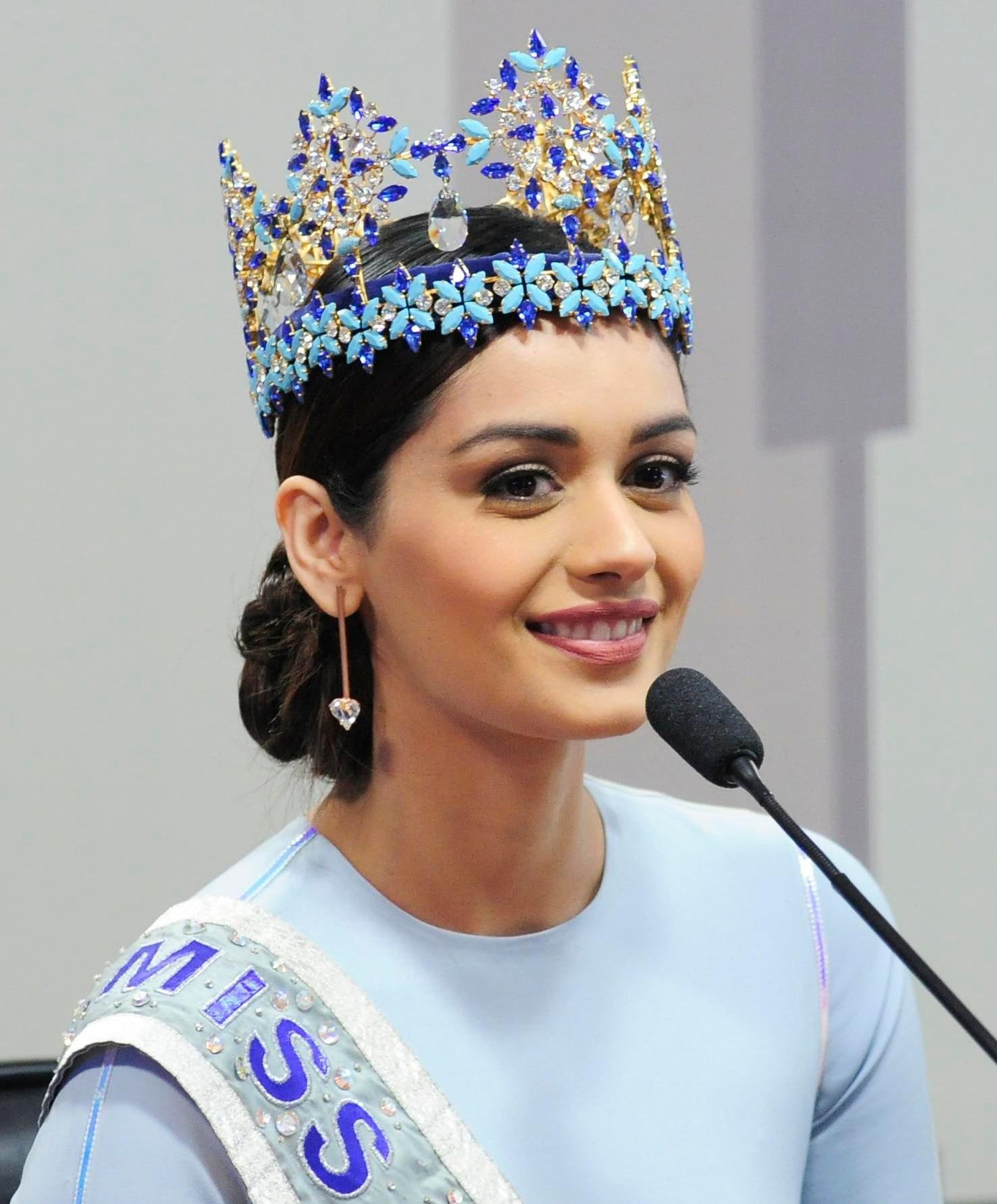 Manushi Chhillar đã đánh bại Andrea Meza, người 3 năm sau đăng quang Miss Universe.