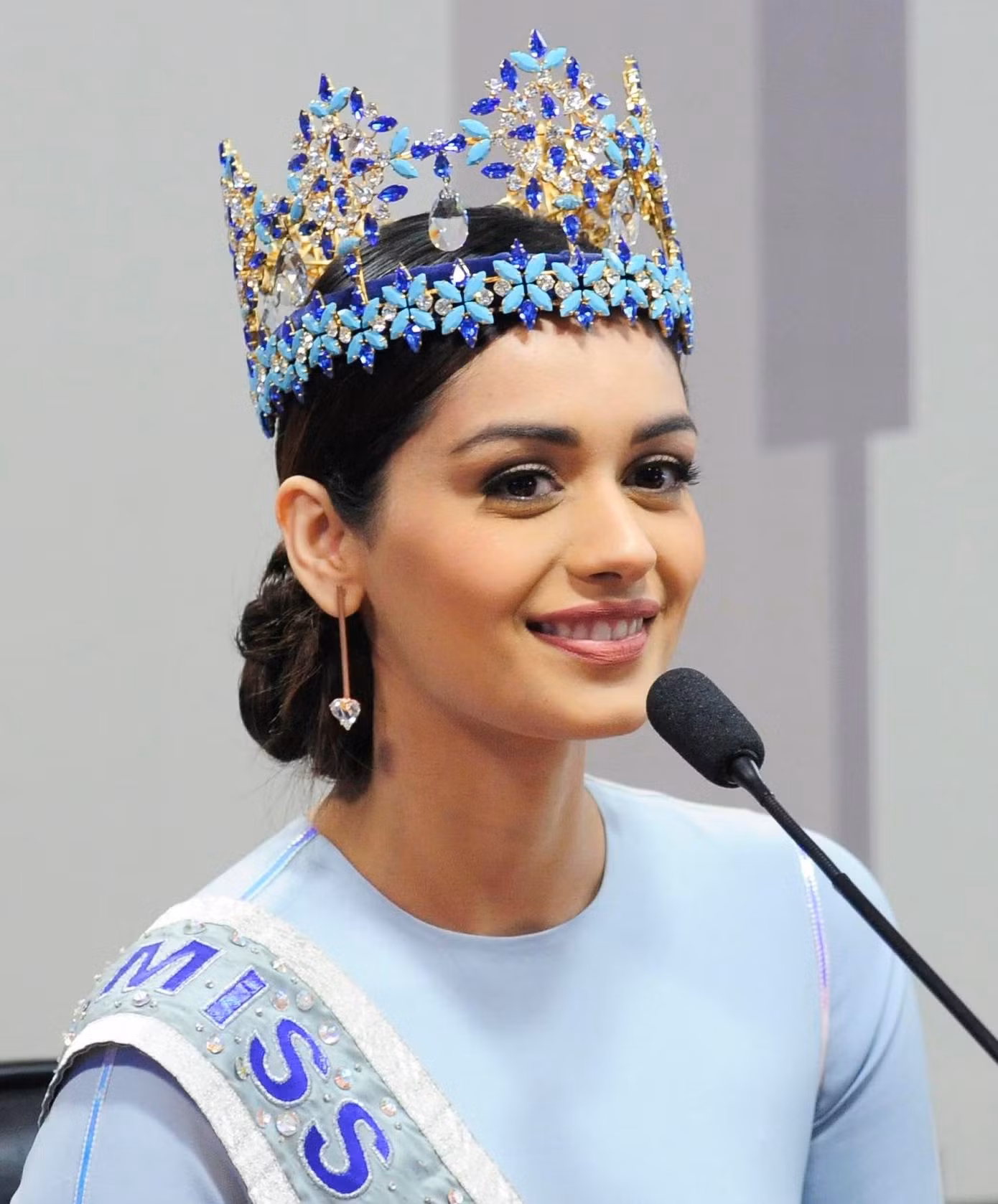 Manushi Chhillar đã đánh bại Andrea Meza, người 3 năm sau đăng quang Miss Universe.