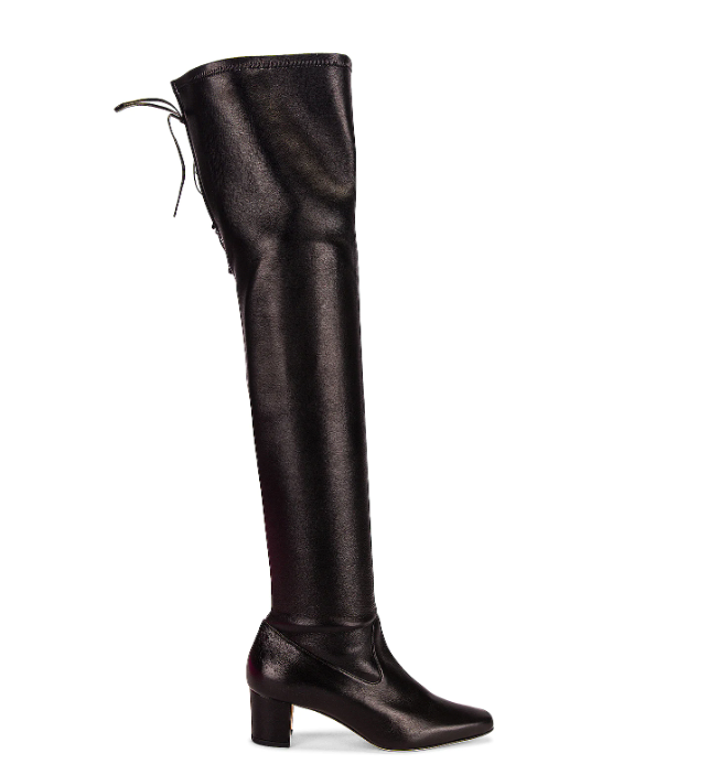 Một đôi bốt cao cổ có thể khiến chiếc đầm đơn giản trở nên nổi bật cực kỳ.