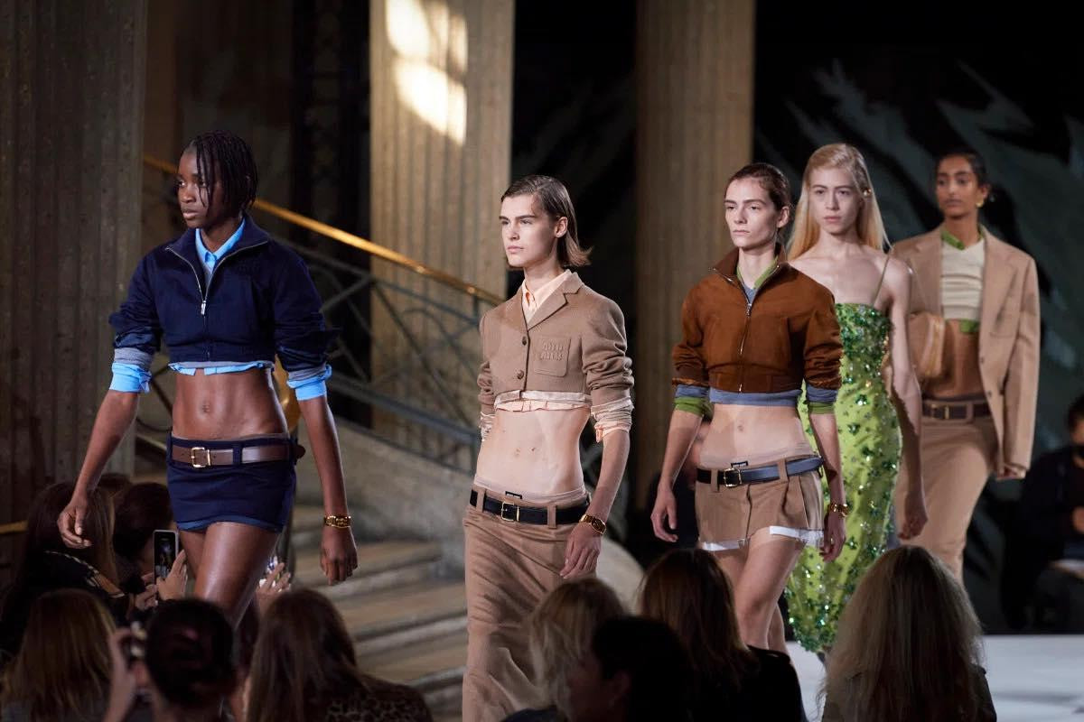 Miu Miu gây sốc giới thời trang với váy ngắn nổi loạn. Miu Miu gây sốc giới thời trang với váy ngắn nổi loạn.