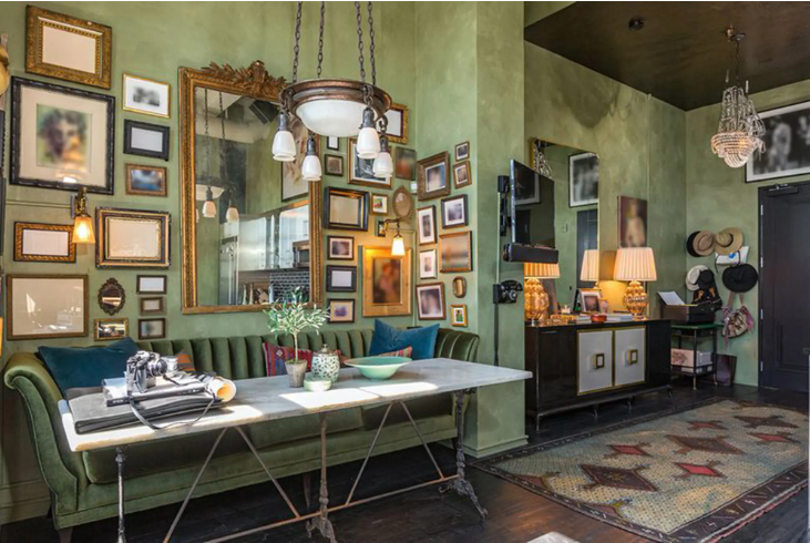 Tiền sảnh đầy nghệ thuật được trang trí rất công phu.