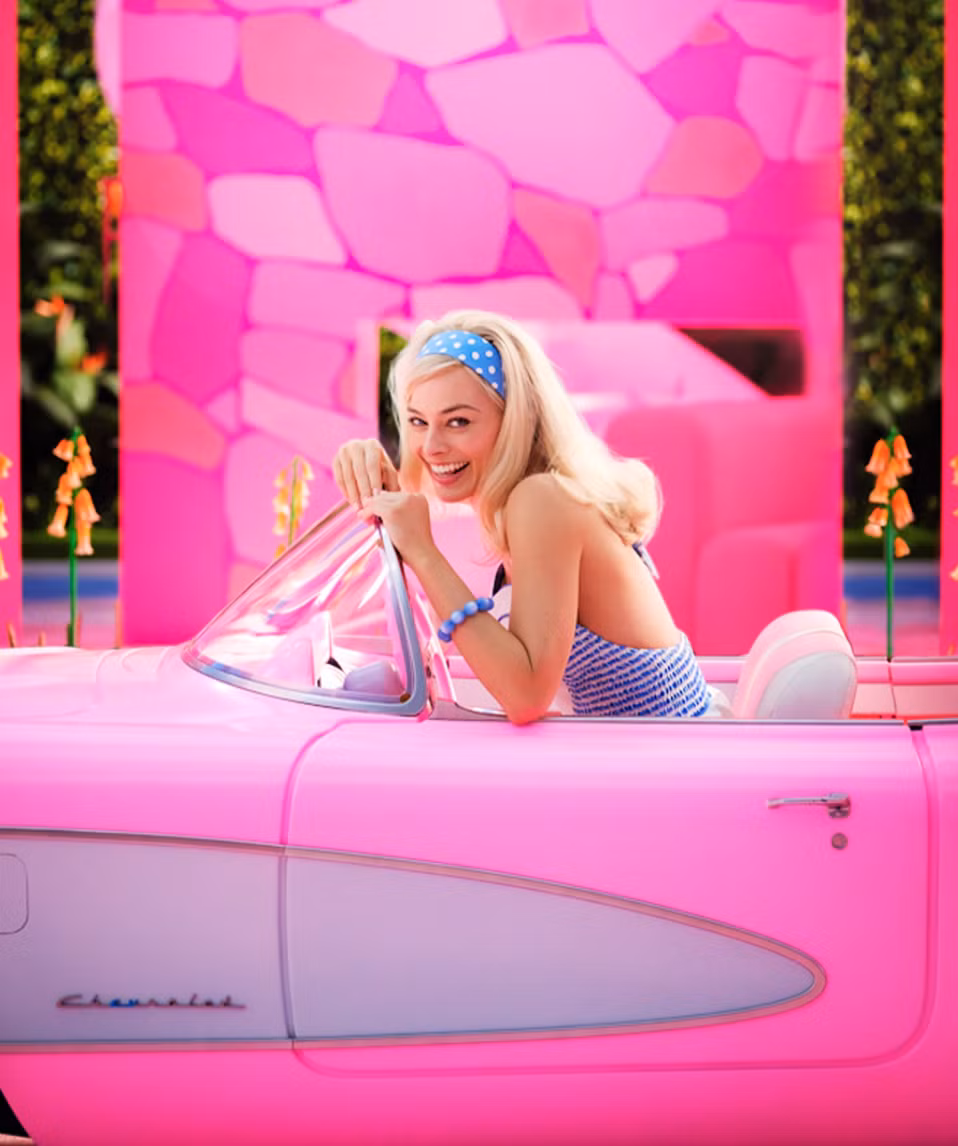Barbie Core khuynh đảo thời trang thế giới, trang sức nhựa tông hồng vì thế cũng hot theo.