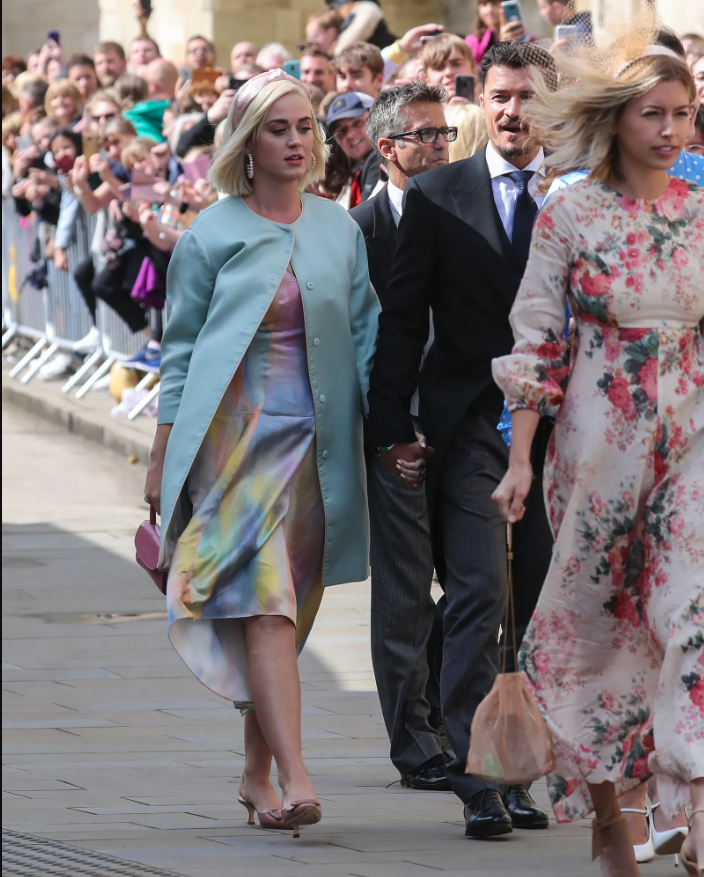 Không mặc nhiều màu không phải Katy Perry! Không mặc nhiều màu không phải Katy Perry!