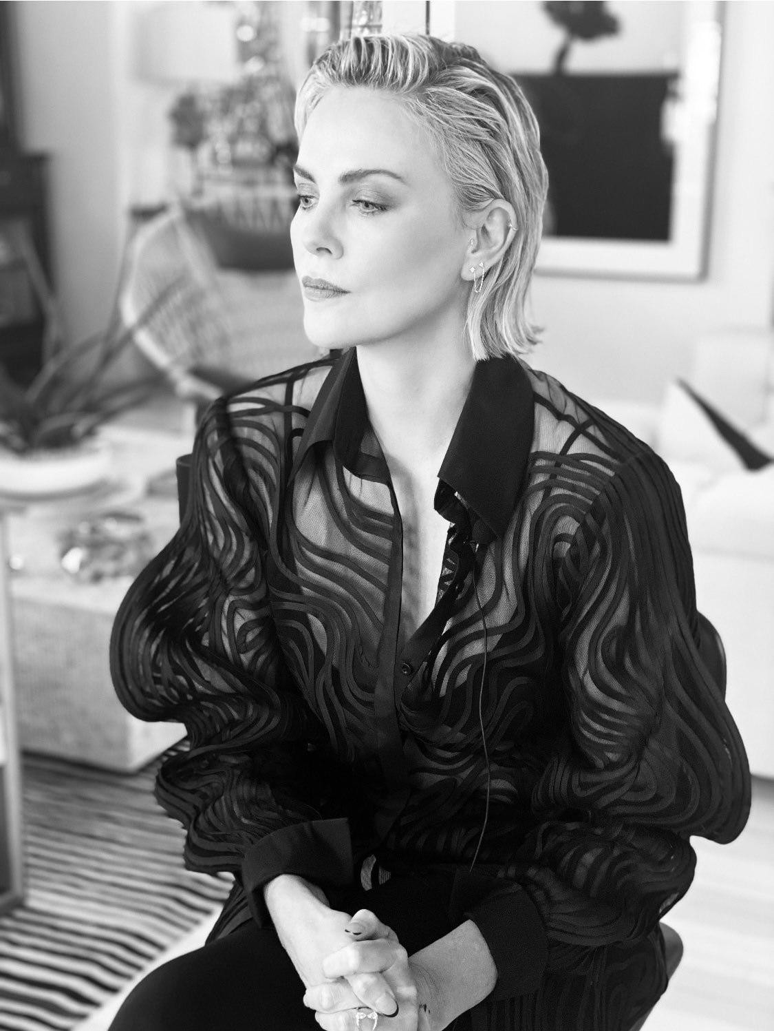 Khi thiết kế của Công Trí đã được mặc bởi sao quốc tế, diện mạo chung của thời trang Việt cũng được hưởng lợi. Khi thiết kế của Công Trí đã được mặc bởi sao quốc tế, diện mạo chung của thời trang Việt cũng được hưởng lợi.