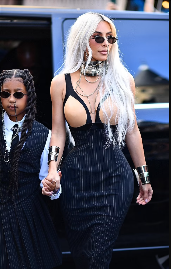 Gia tộc Kardashian - Jenner quá khủng khi 3 thành viên đều lọt vào Top 10! Gia tộc Kardashian - Jenner quá khủng khi 3 thành viên đều lọt vào Top 10!