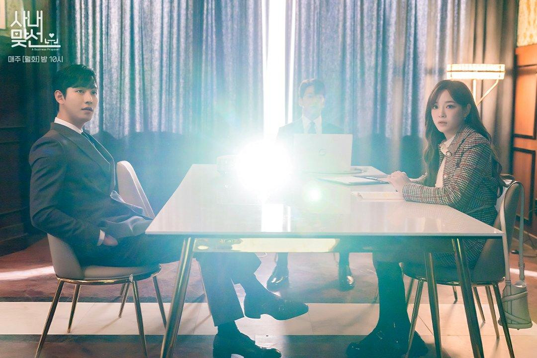 Làm việc gì cũng làm hết lòng mới mong nổi bật được. Làm việc gì cũng làm hết lòng mới mong nổi bật được.