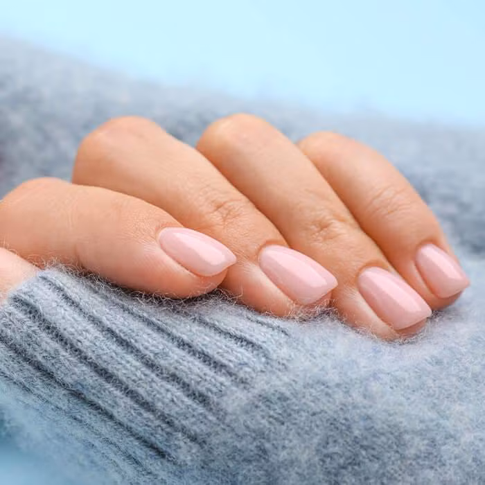 Màu sơn nude chính là màu của sự thanh lịch và không bao giờ lỗi thời.
