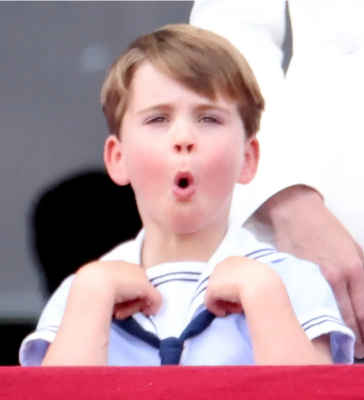 Tôi khi xem idol biểu diễn...