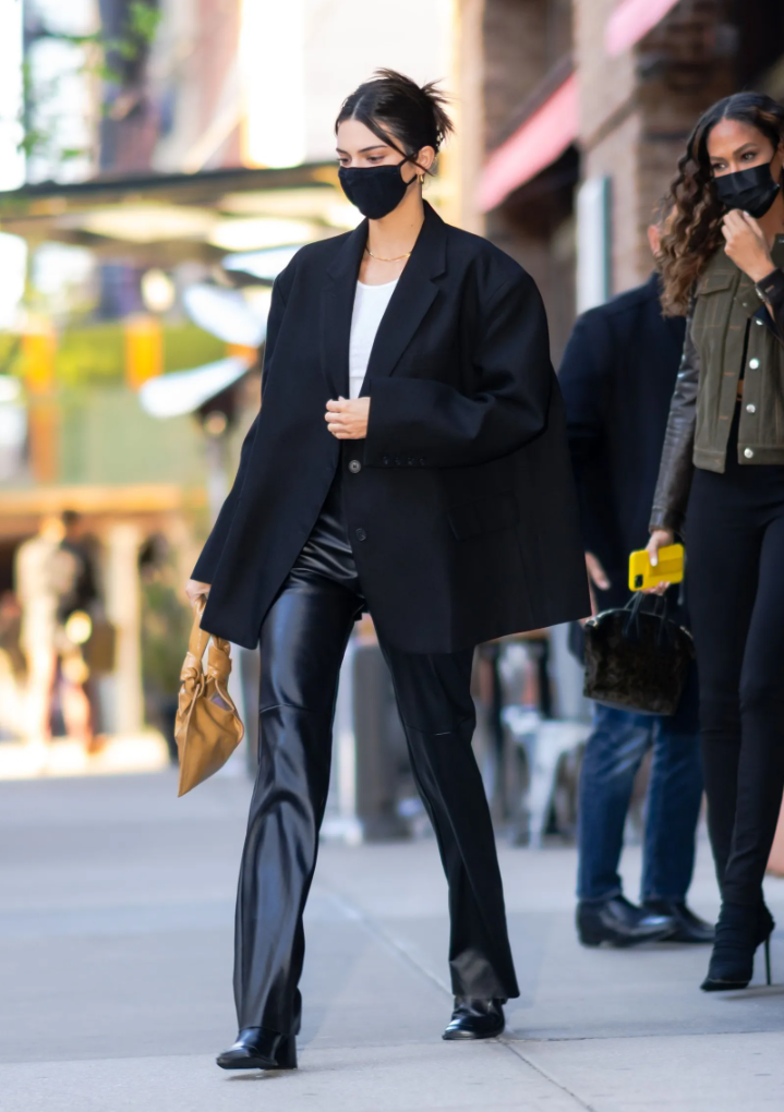 Cũng có lúc phong cách thời trang thoải mái được đề cao. Cũng có lúc phong cách thời trang thoải mái được đề cao.