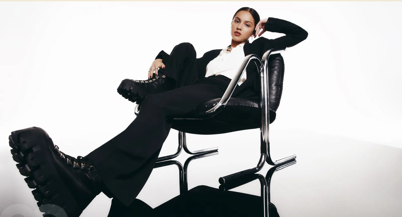 Ngôi sao Gen Z Olivia Rodrigo tất nhiên không thể đứng ngoài xu hướng. Ngôi sao Gen Z Olivia Rodrigo tất nhiên không thể đứng ngoài xu hướng.