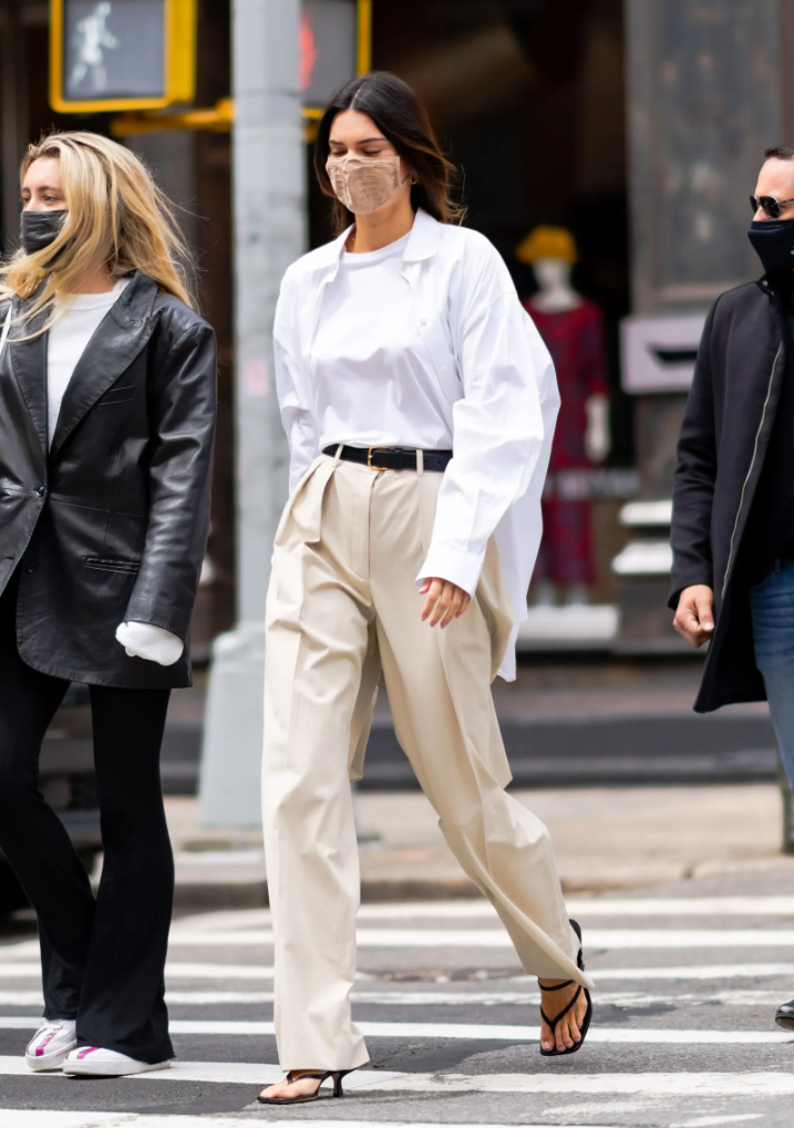 Kendal Jenner cũng thật ngầu, tạm biệt những bộ đồ o ép cơ thể, "bức tử" vòng này vòng kia. Kendal Jenner cũng thật ngầu, tạm biệt những bộ đồ o ép cơ thể, "bức tử" vòng này vòng kia.