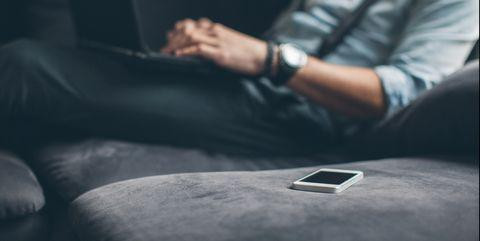 Chỉ nhắn tin cho anh ta khi bạn thực sự muốn nhắn mà không cần tin hồi đáp.