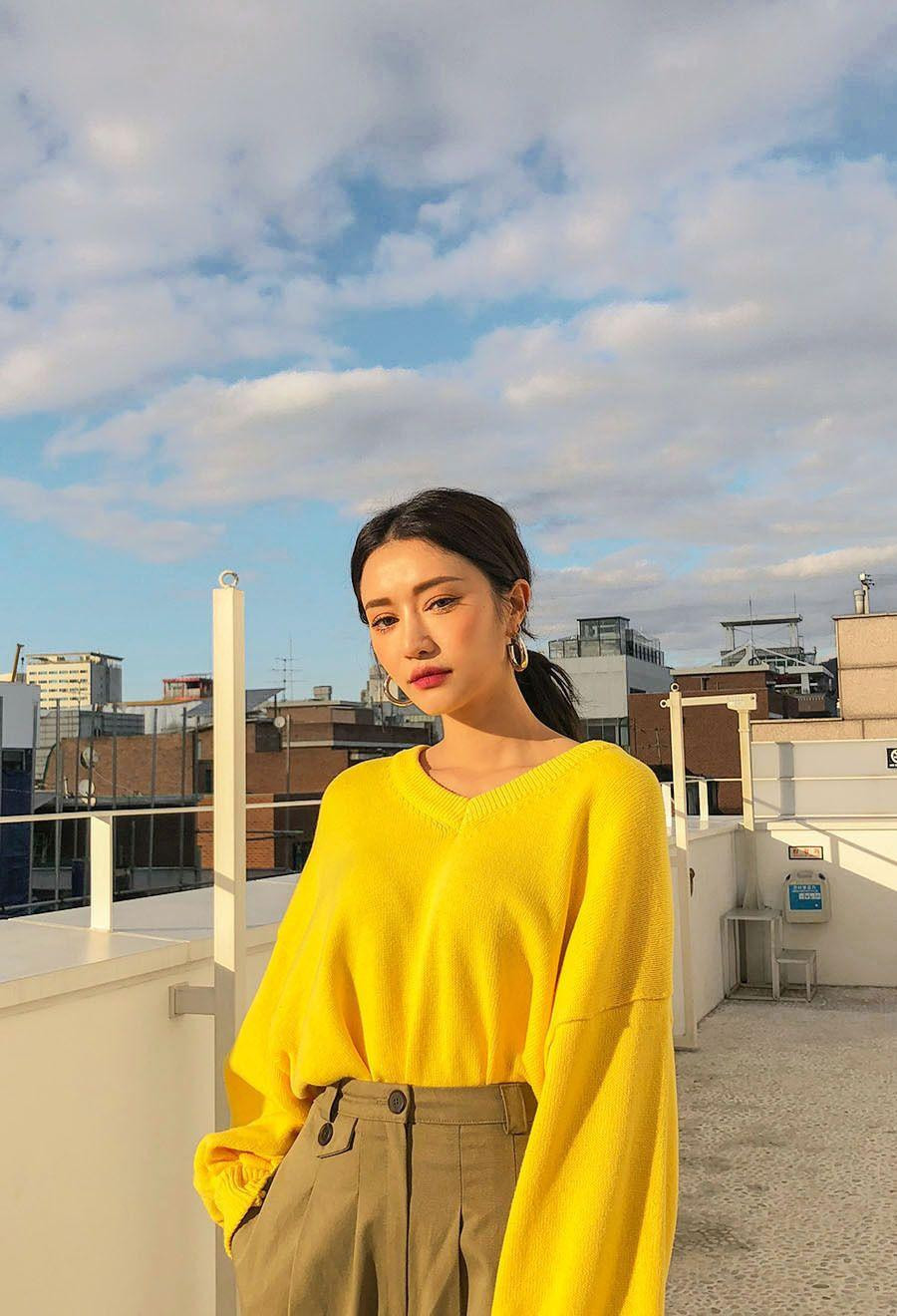 Màu vàng đang có mặt khắp mọi mặt trận từ sàn diễn đến street style.