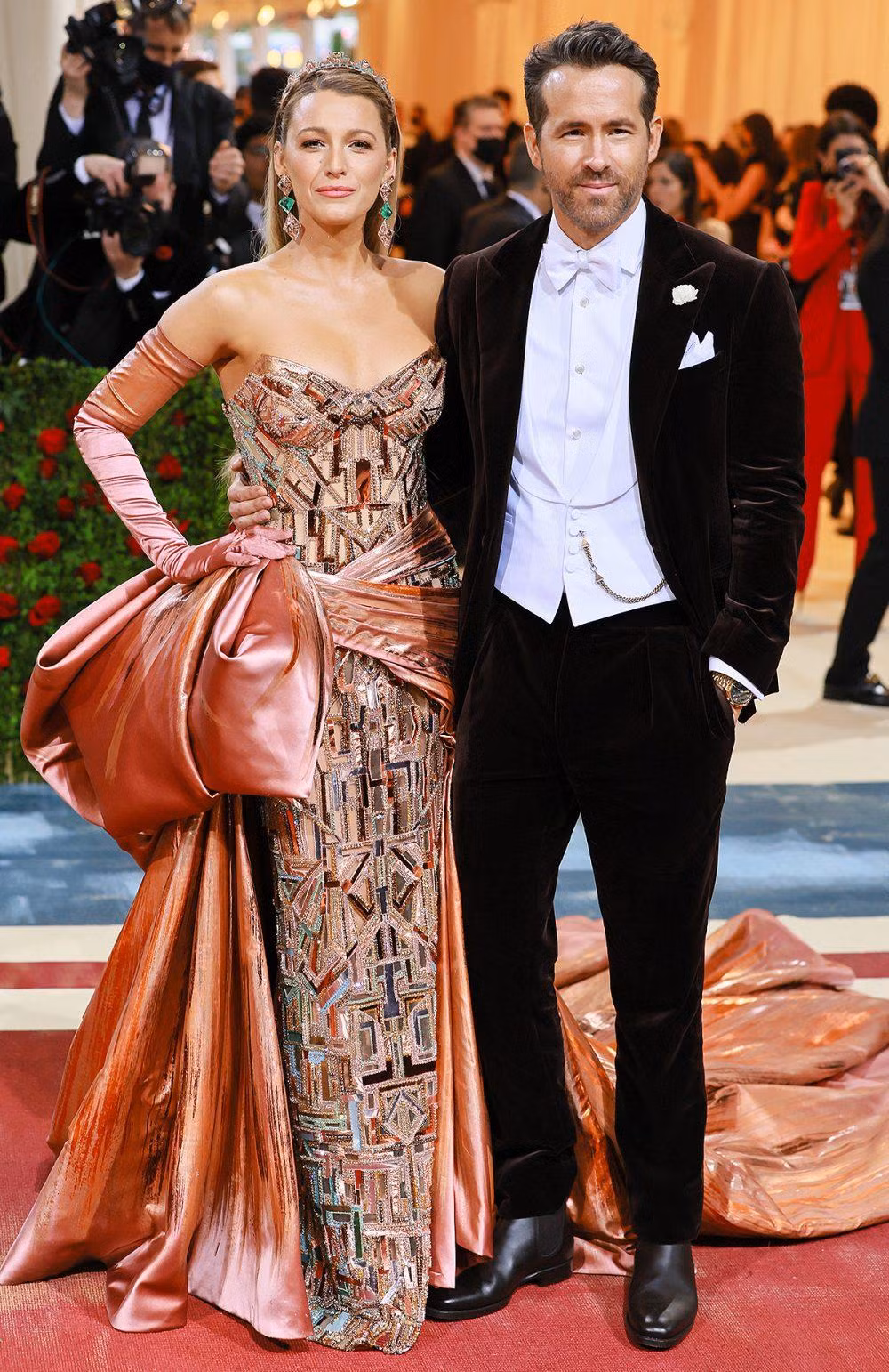 Black Lively là ngôi sao sáng nhất Met Gala năm nay với đầm Versace. Black Lively là ngôi sao sáng nhất Met Gala năm nay với đầm Versace.