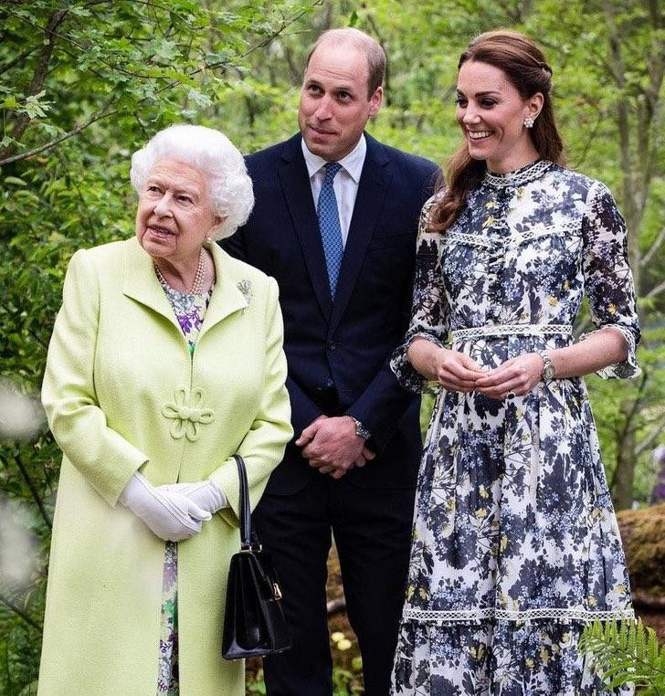 Nữ hoàng Anh không ngại &quot;phá luật&quot; vì cháu trai và cháu dâu.