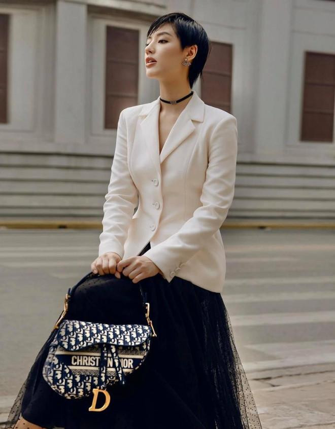 Bạn có thể chọn dáng khoác này ở nhiều thương hiệu khác nhau. Bạn có thể chọn dáng khoác này ở nhiều thương hiệu khác nhau.