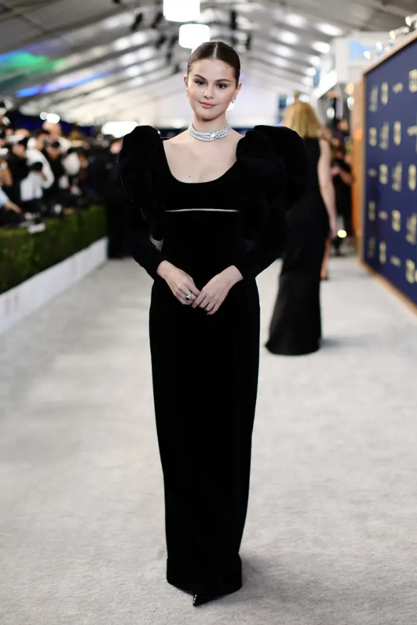 Selena Gomez vẫn rất rạng rỡ tại lễ trao giải SAG 2022 năm nay. Selena Gomez vẫn rất rạng rỡ tại lễ trao giải SAG 2022 năm nay.