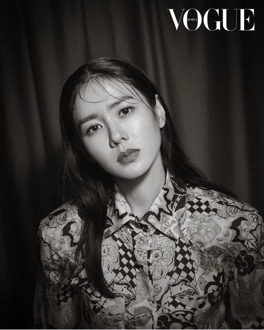 Song Ye Jin cũng là gương mặt quen thuộc của Vogue các nước.