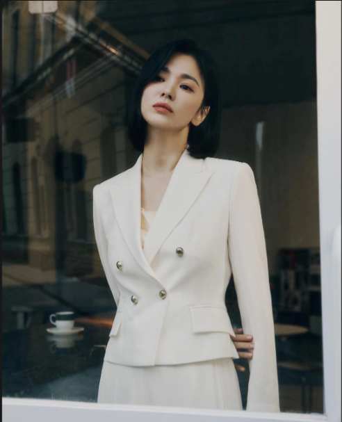 Năm nay là năm Song Hye Kyo thắng lớn khi gây ấn tượng mạnh ở Pháp.