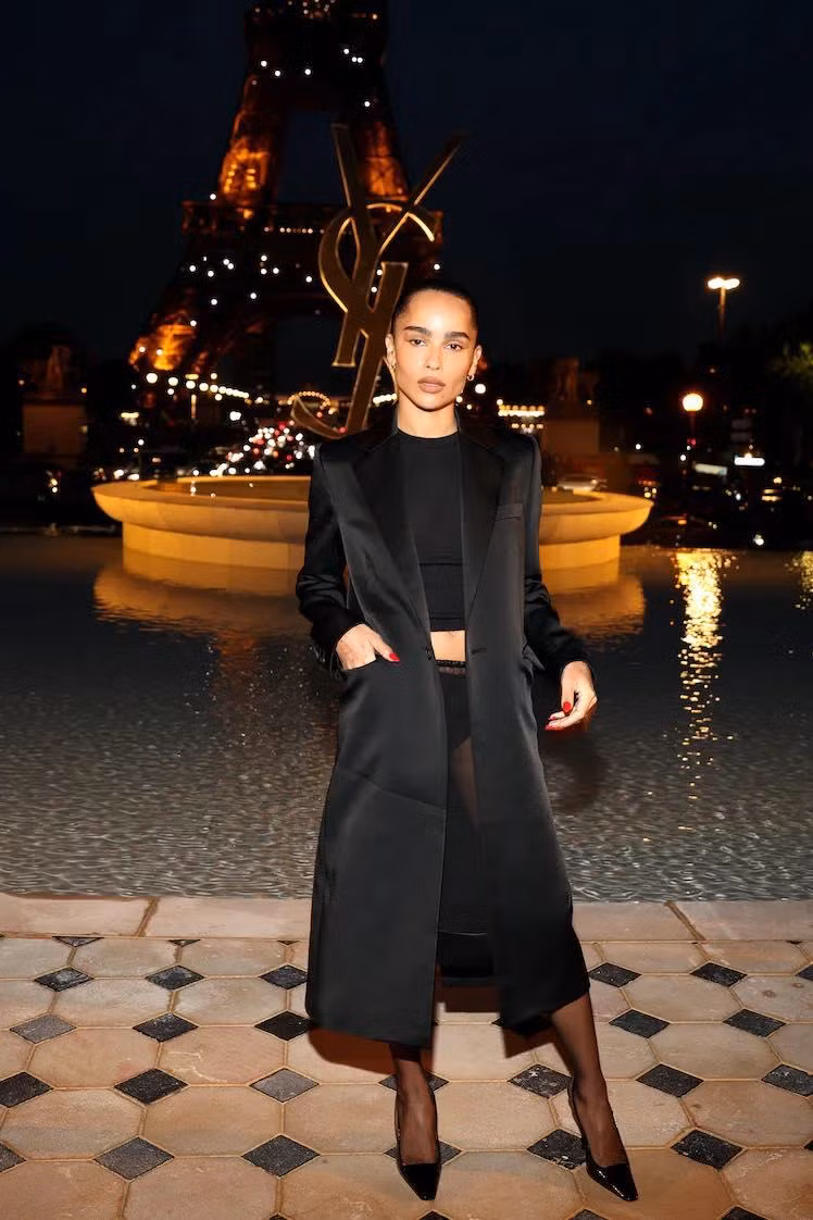 Dàn sao hạng A xuất hiện tại show gồm những cái tên Hailey Bieber, Zoë Kravitz, Amber Valletta, Shalom Harlow, Juergen Teller…