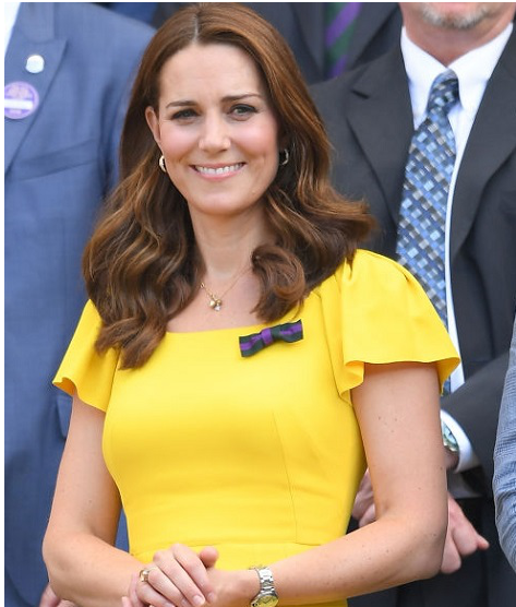 Chiếc nơ Kate được truyền lại từ Nữ Hoàng Anh đến nay là 6 năm.